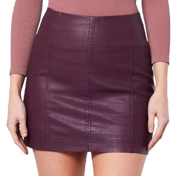 Free People Dresses & Skirts - Free People Vegan Leather Mini Skirt in Purple Berry, Size 4